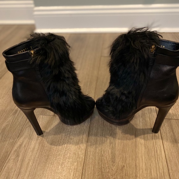 Rare! Authentic Gucci BLACK Leather/Alpaca Fur Platform Ankle Boot (Size 37) - Picture 2 of 6